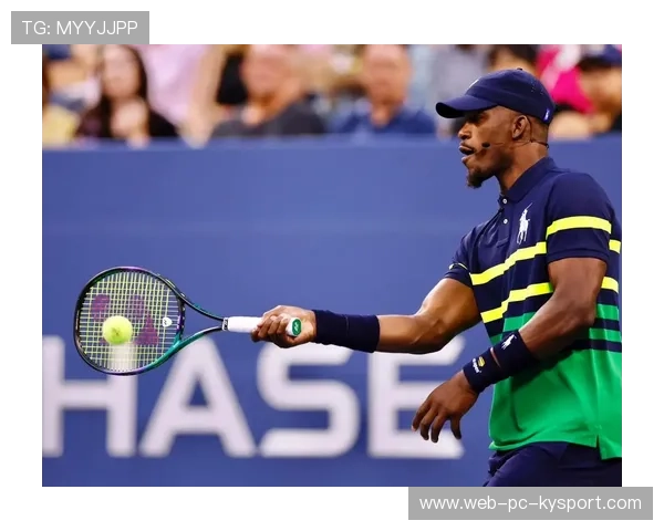 网球明星不满球鞋太丑，现场更换引发热议